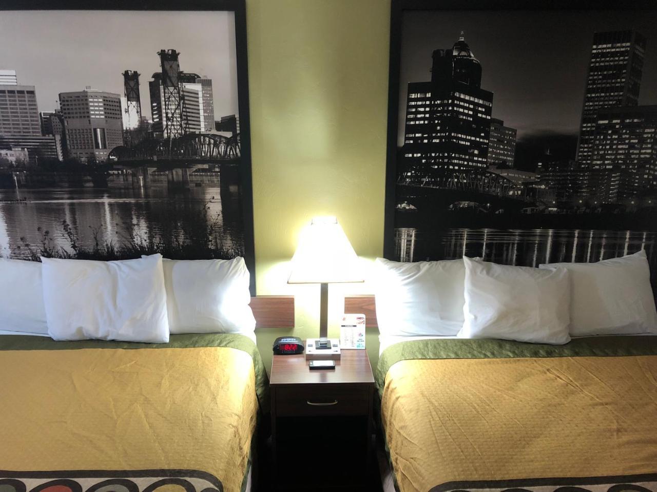 Super 8 By Wyndham Salem Hotel ภายนอก รูปภาพ