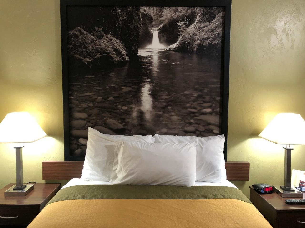 Super 8 By Wyndham Salem Hotel ภายนอก รูปภาพ