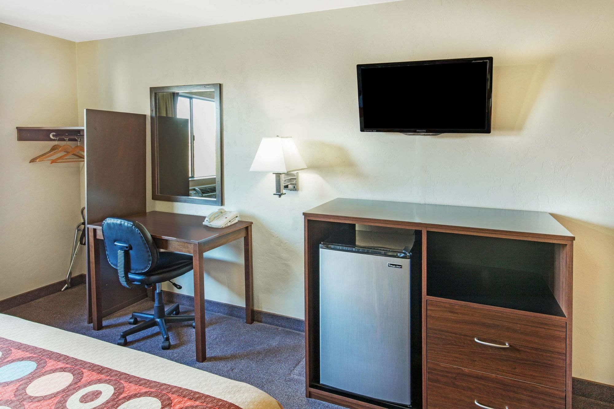 Super 8 By Wyndham Salem Hotel ภายนอก รูปภาพ