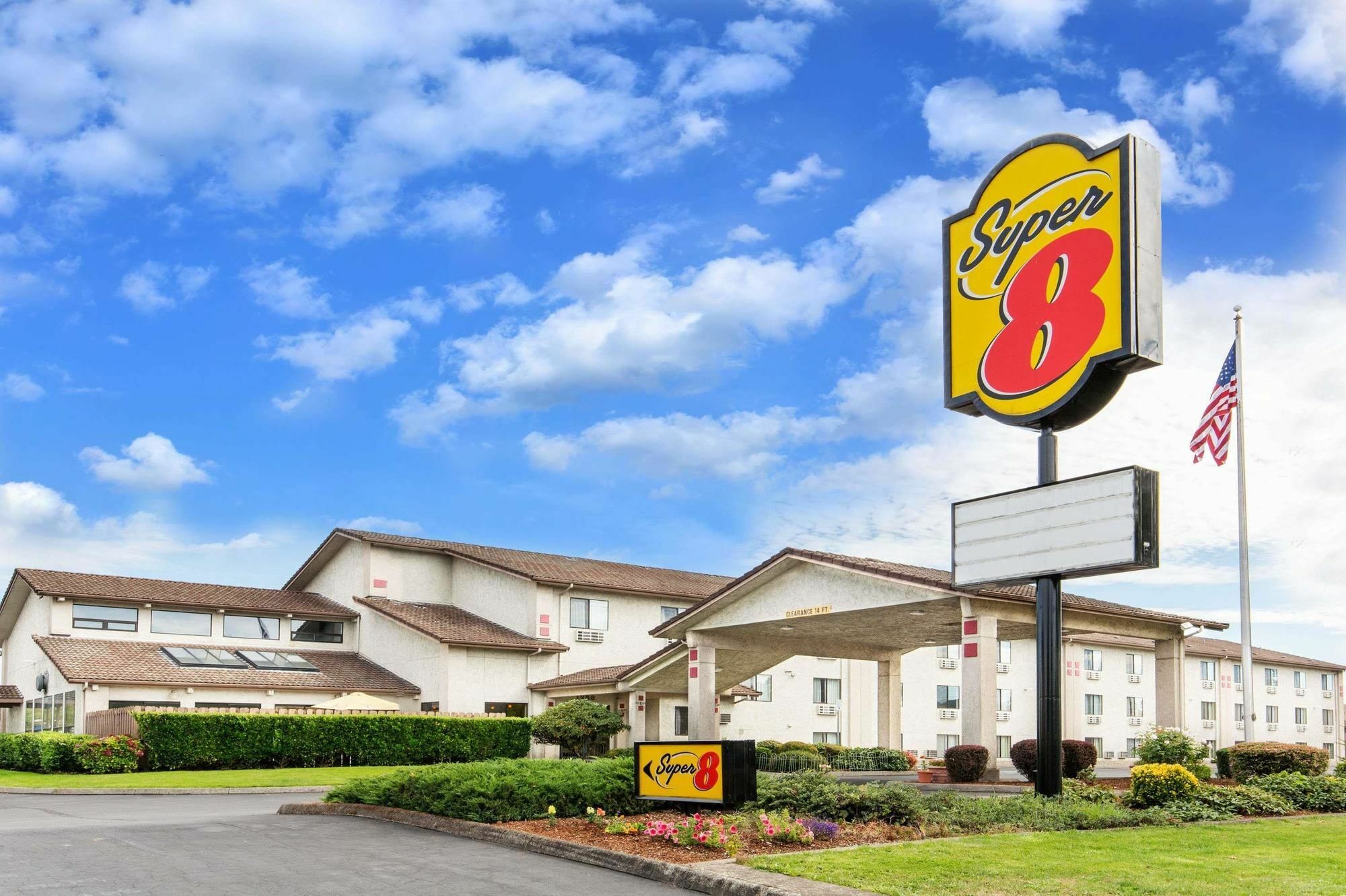 Super 8 By Wyndham Salem Hotel ภายนอก รูปภาพ