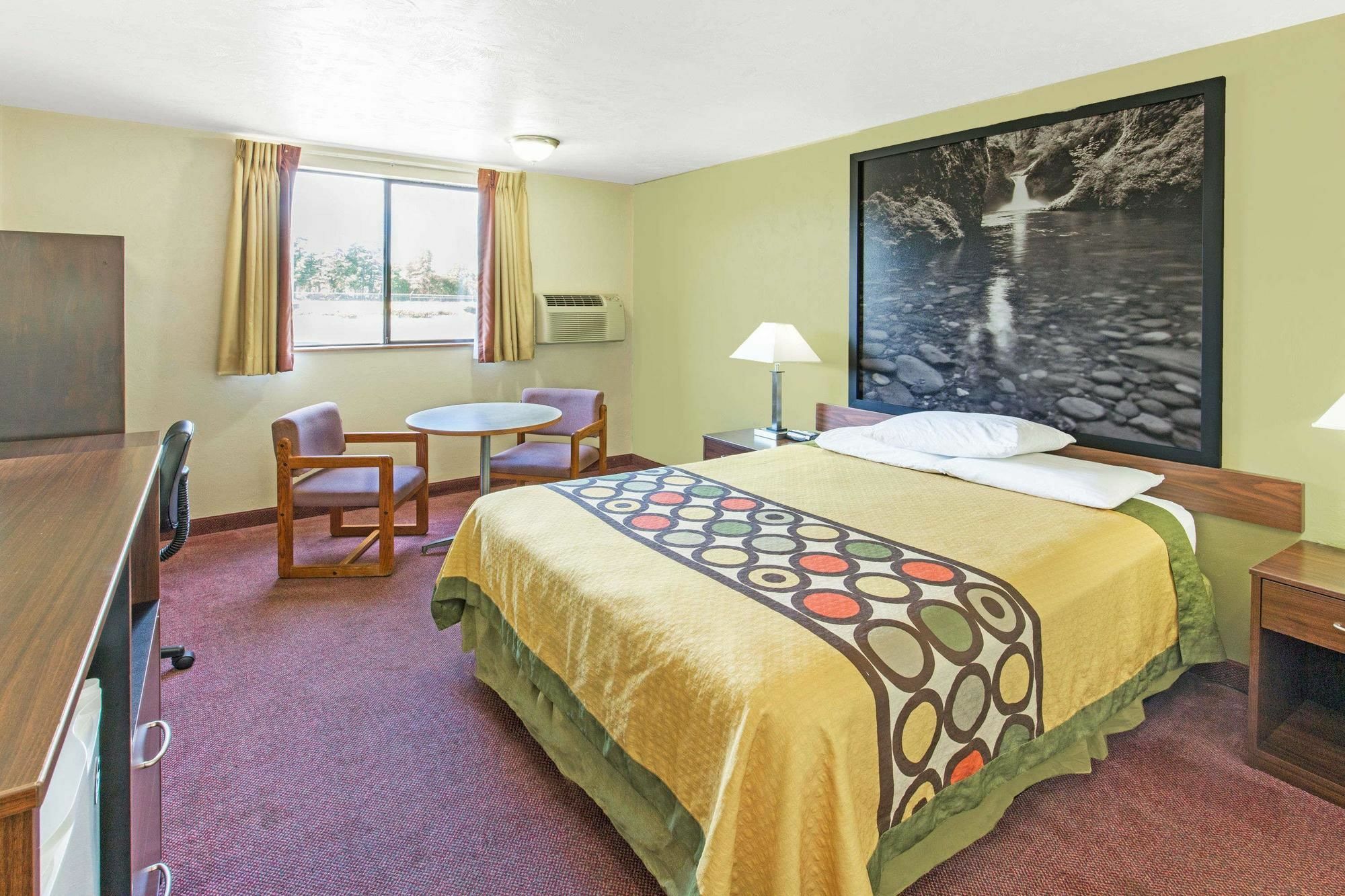 Super 8 By Wyndham Salem Hotel ภายนอก รูปภาพ